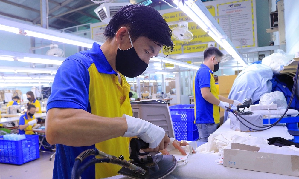 Xuất nhập khẩu Việt Nam gần chạm 840 tỷ USD